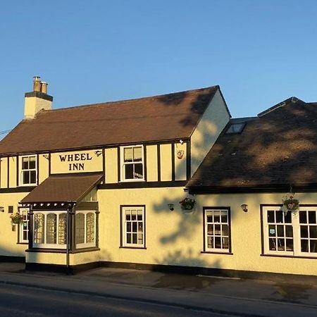The New Wheel Inn Lymington Esterno foto