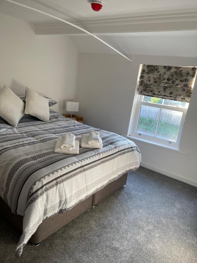 The New Wheel Inn Lymington Esterno foto