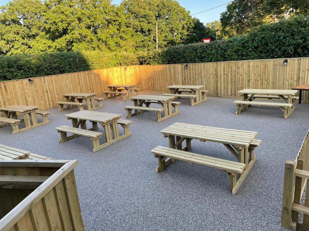 The New Wheel Inn Lymington Esterno foto