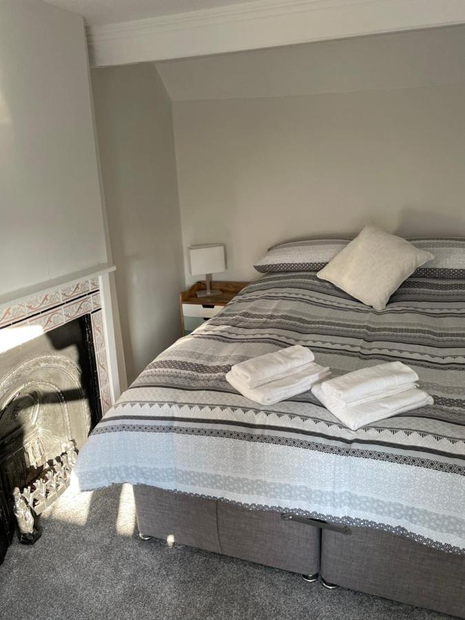 The New Wheel Inn Lymington Esterno foto