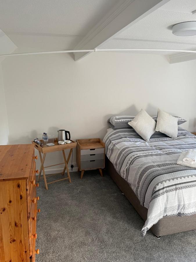 The New Wheel Inn Lymington Esterno foto