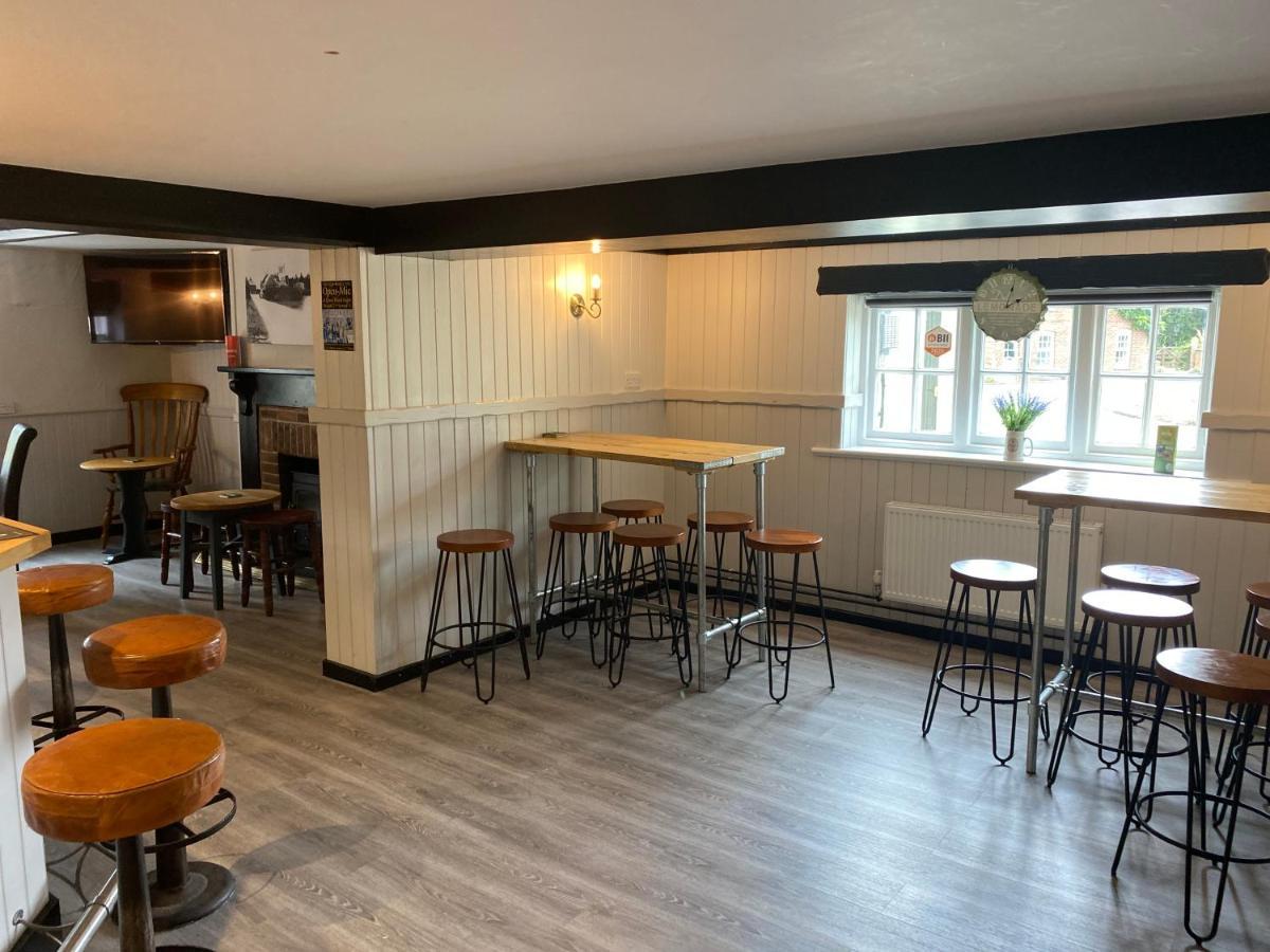 The New Wheel Inn Lymington Esterno foto