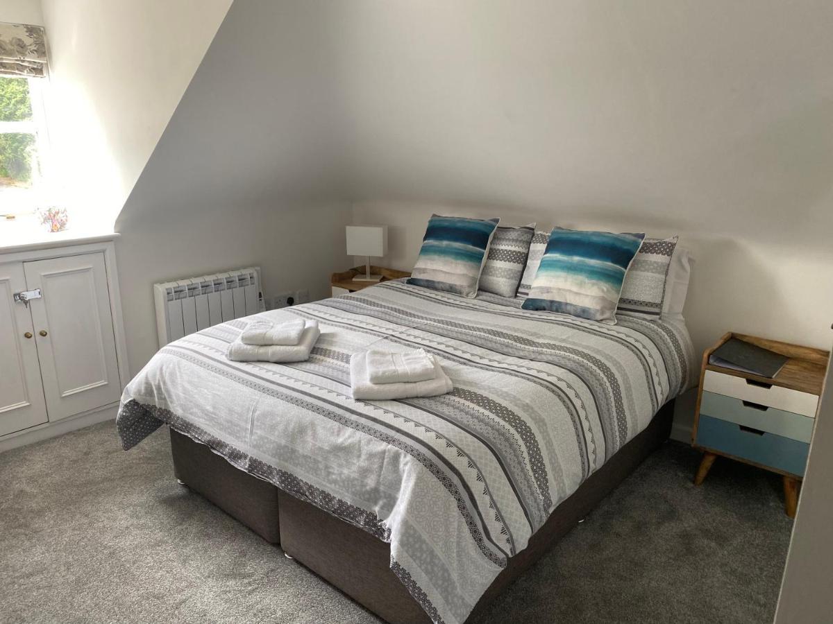 The New Wheel Inn Lymington Esterno foto